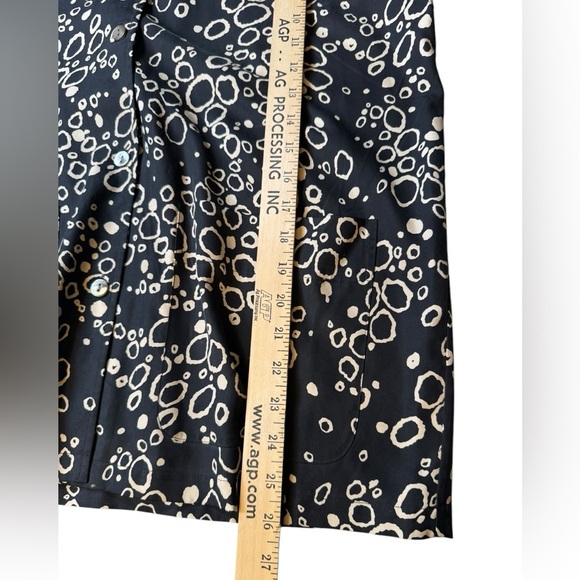 Coldwater Creek 100% Silk Button Down Blouse PM Black Beige Abstract Print D4 - Picture 6 of 7